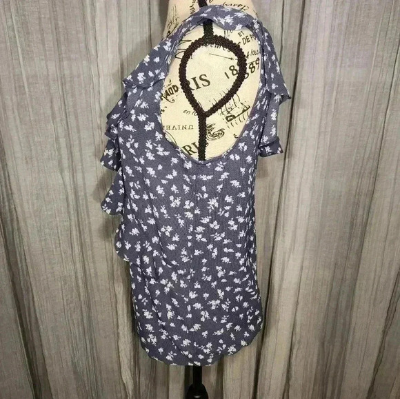 By&By ruffled Blouse, size M - Picture 3 of 10